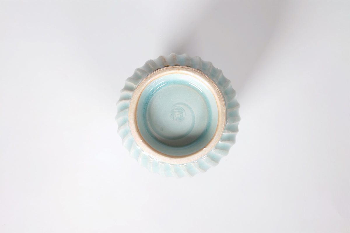 青磁彫三島 湯呑