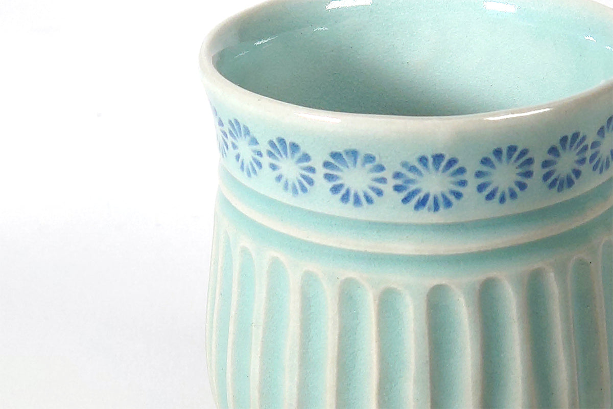 青磁彫三島 湯呑